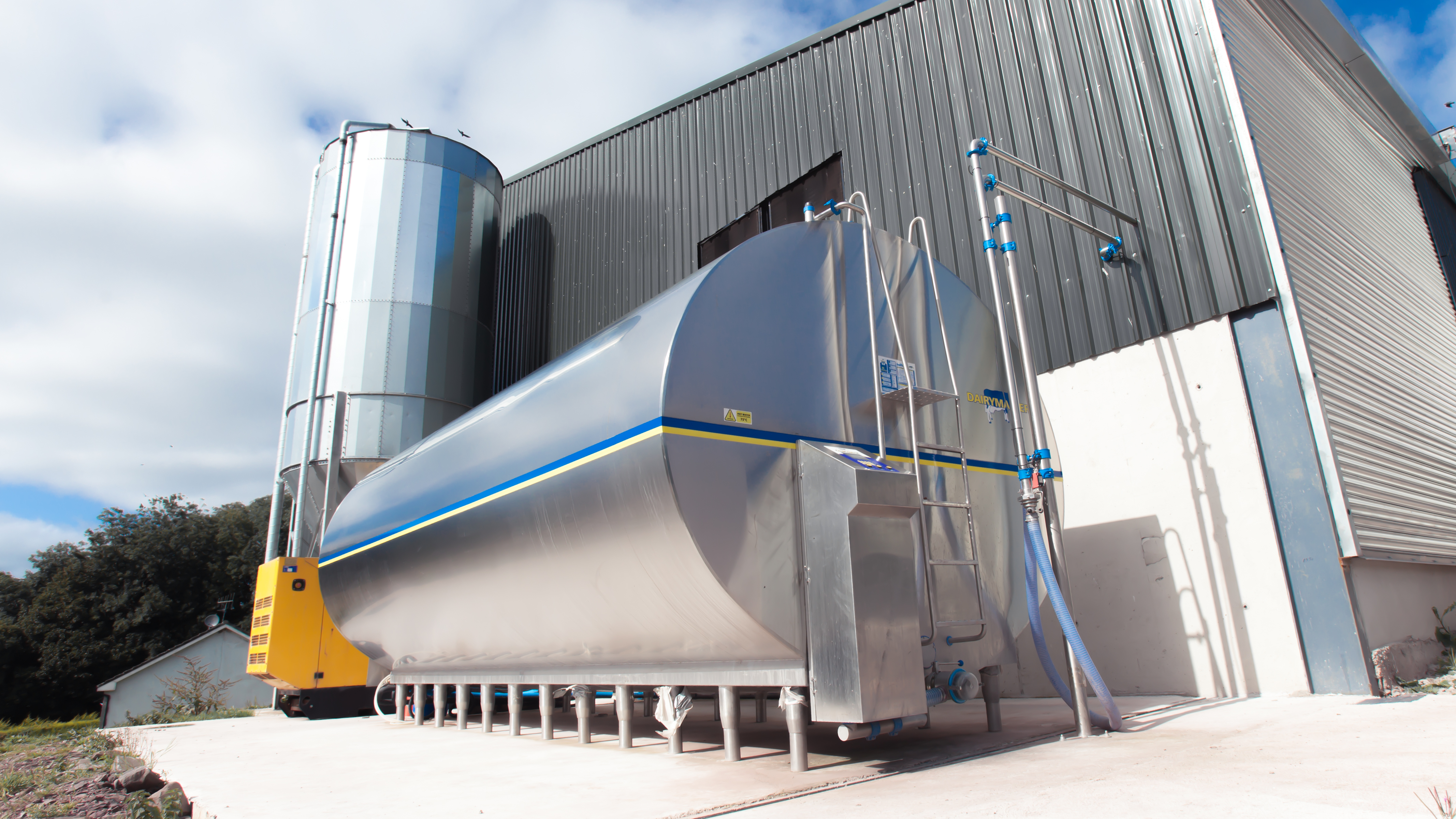 DM3DairymasterMilkTank-1.jpg