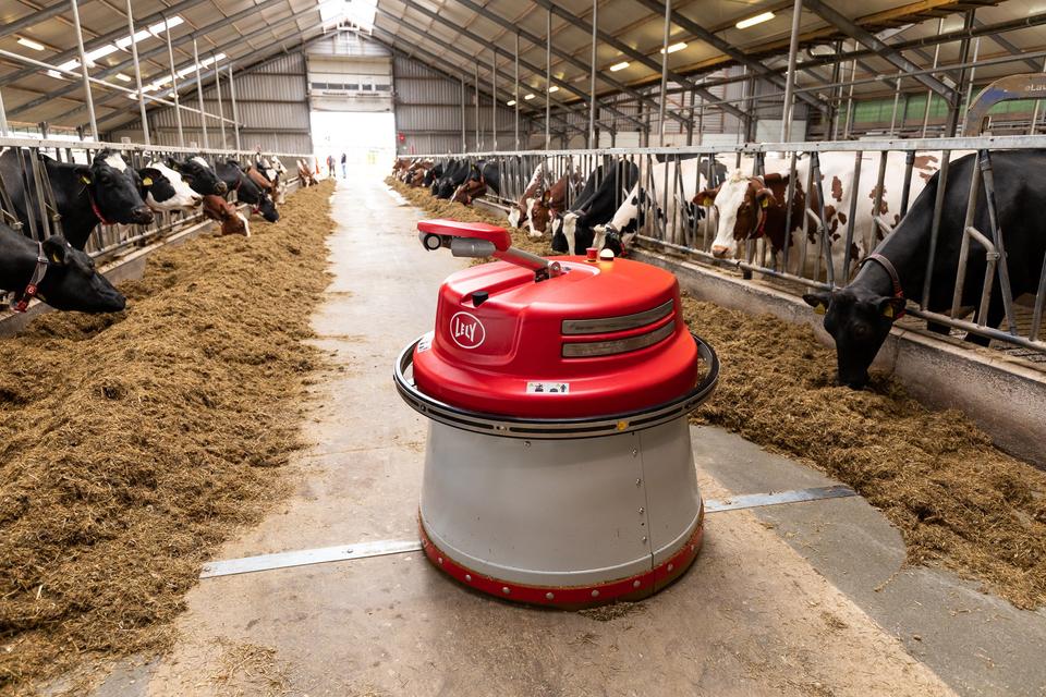 餌寄せロボット LELY JUNO
